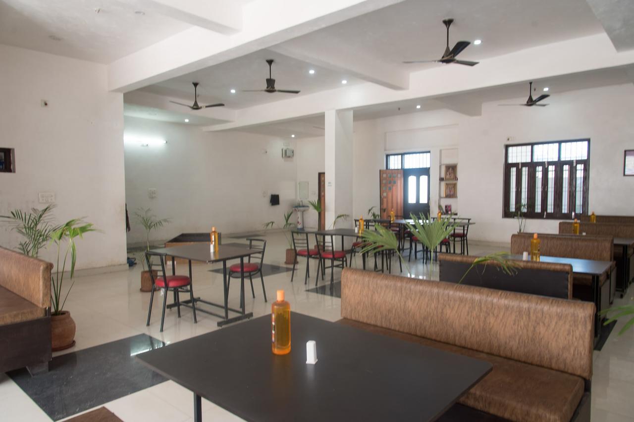 Oyo 11743 Hotel Shree Krishna Udaipur Eksteriør billede